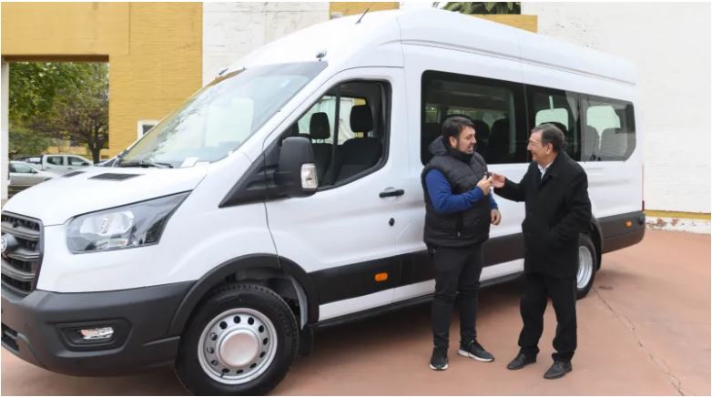 Carro Quemado adquirió una combi 0 km  compradas con créditos de Provincia.